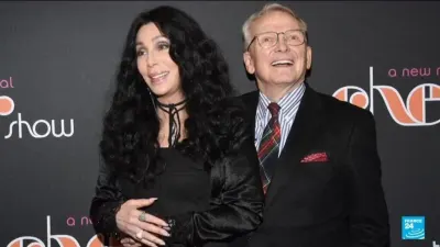 Bob Mackie, fashion designer for the stars, dies at 87 — France 24