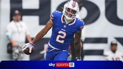 'This game is incredible!' - Allen finds Moore for 43-yard TD — Sky Sports