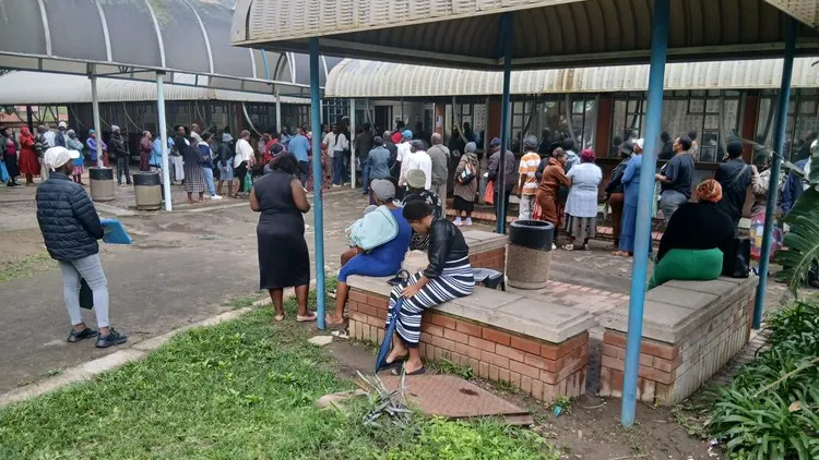 SASSA: Long queues, broken toilets and no service after lunchtime — photograph supplied by Ground Up