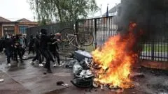 More than 400 detained as France student protests escalate — BBC World