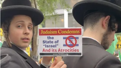 Jewish protestors join Free Palestine march to denounce Netanyahu — Al Jazeera