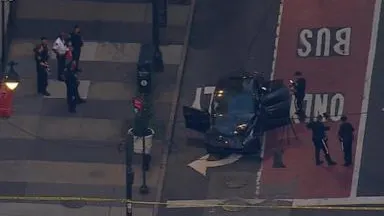 WATCH: Tesla crashes into scaffolding in Midtown Manhattan, killing passenger — ABC News (US)