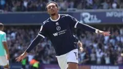 Brighton sign Nigeria winger Azeez from Millwall — BBC Africa