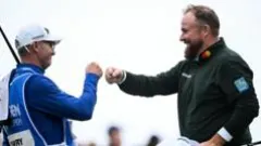 Inspired Lowry takes four-shot lead into final day — BBC Sport