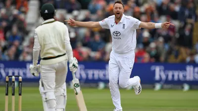 Robinson dominates again as Pakistan face three-day defeat — ESPNcricinfo