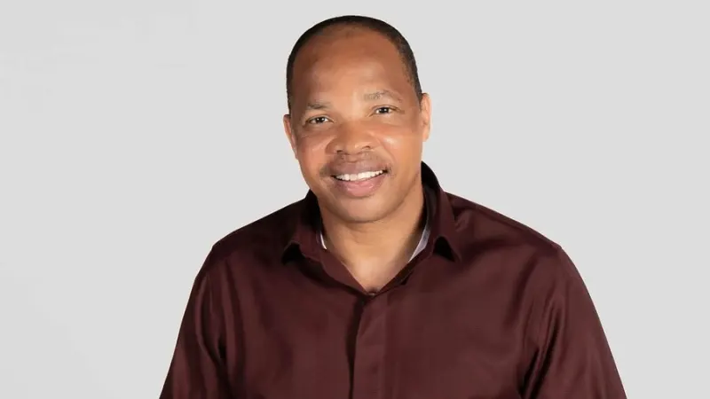 McKenzie conveys condolences following death of SABC sports presenter Owen Ndlovu — photograph supplied by SAnews.gov.za