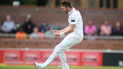 Somerset thrash Leicestershire in three days to stay top — ESPNcricinfo