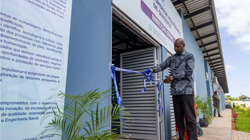 Mozambique: Chapo inaugurates Polytechnic Institute in Quissico, Zavala district — photograph supplied by Club of Mozambique