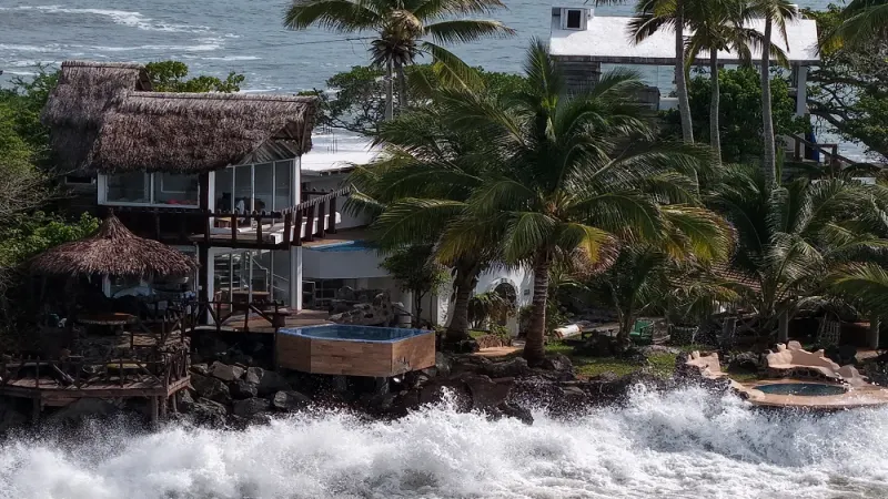Category 4 Hurricane Polo threatens Mexico’s coast, landfall expected — photograph supplied by SABC News