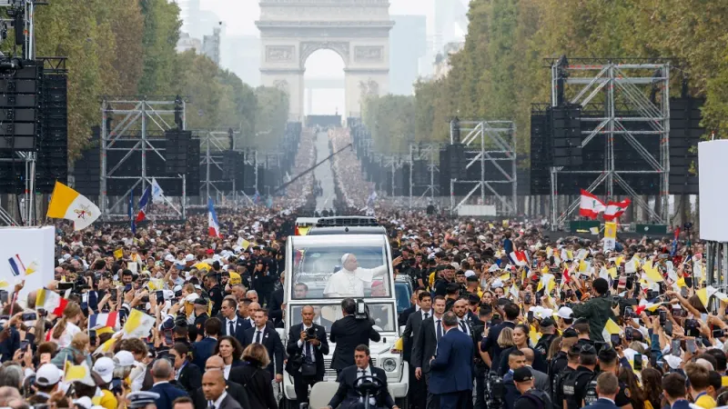 Thousands in Paris cheer Pope Leo in largest event of French tour — photograph supplied by SABC News