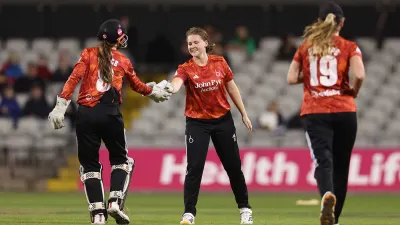Bryce sisters demolish Essex to book Blaze's final spot — ESPNcricinfo