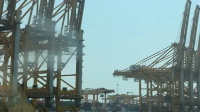 Gulf’s biggest port Jebel Ali waits for the war to end — Semafor Africa