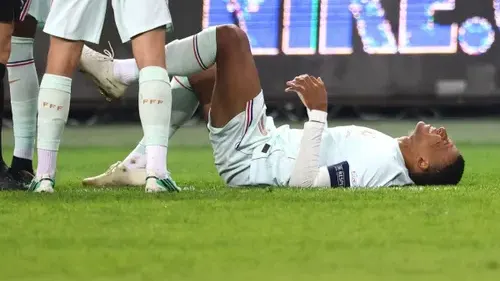 Kylian Mbappe injured as Zinedine Zidane wins on France debut, Italy lose on Roberto Mancini return — photograph supplied by IOL (site feed)