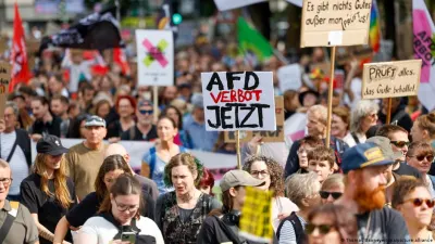 Germany news: Thousands protest against AfD in Düsseldorf — Deutsche Welle