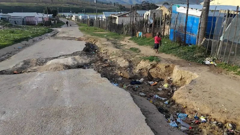 Elections 2026: this village in the Langkloof orchards is strewn with rubbish — photograph supplied by Ground Up