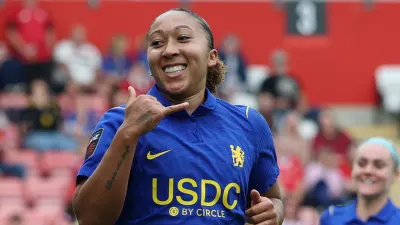 Chelsea thrash Man Utd in WSL as Olid’s tough start continues — Sky Sports